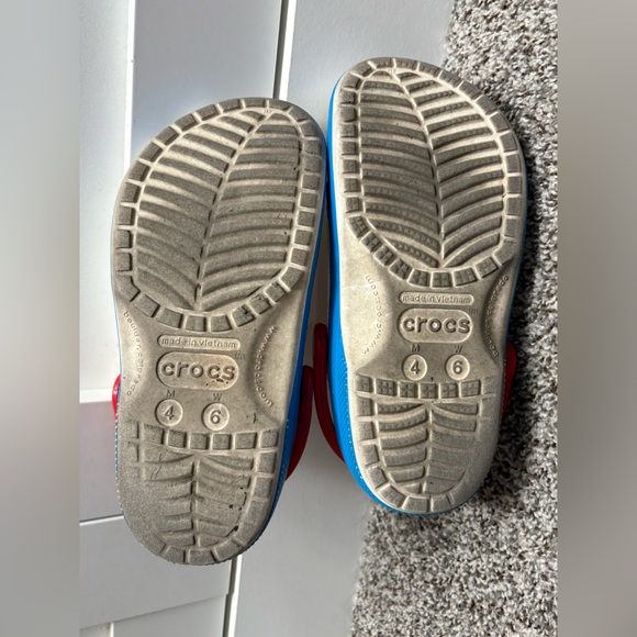 Hello Kitty  Crocs Branded White Waterproof Clogs with Red Bows/Straps Size 6 - Picture 5 of 5